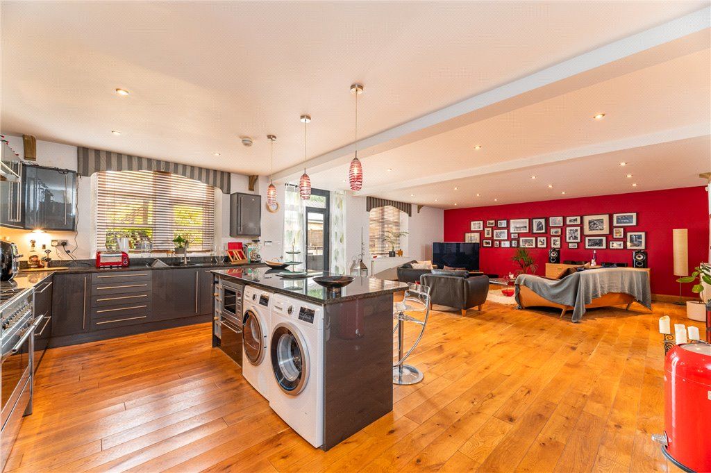 Property photo 2 of 30 Kitchen