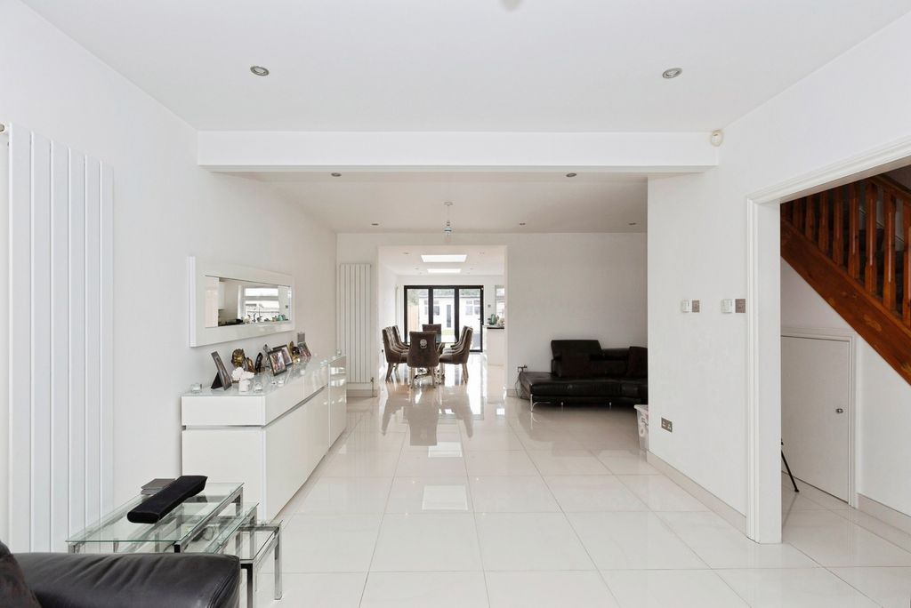 Property photo 3 of 25 Photo