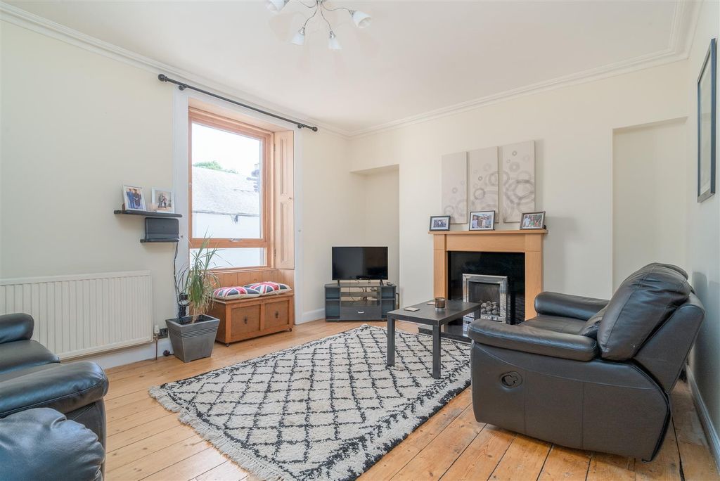 Property photo 3 of 14 14_Albert_Place-03.Jpg