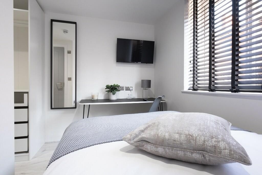 Property photo 1 of 15 Bright, Modern Bedroom With A Comfortable Double B...