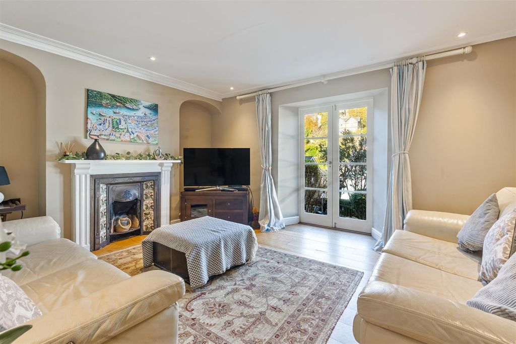 Property photo 2 of 20 A09 - 113 Victoria Road, Dartmouth Elm Grove - 251