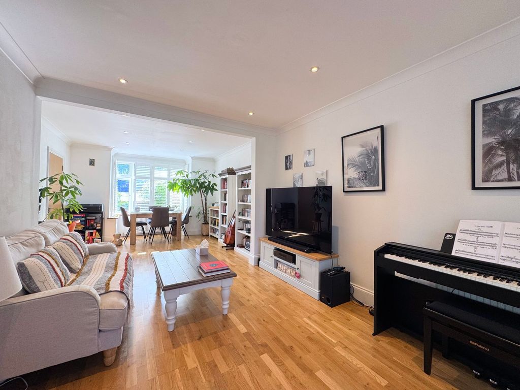 Property photo 2 of 19 Lounge/Dining Area