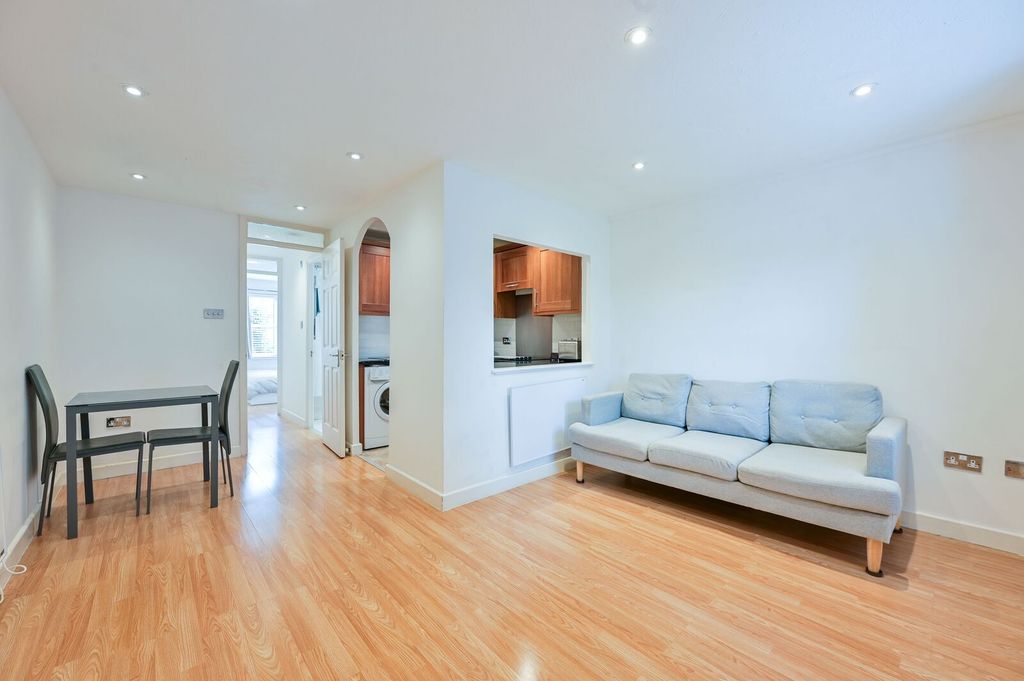 Property photo 2 of 7