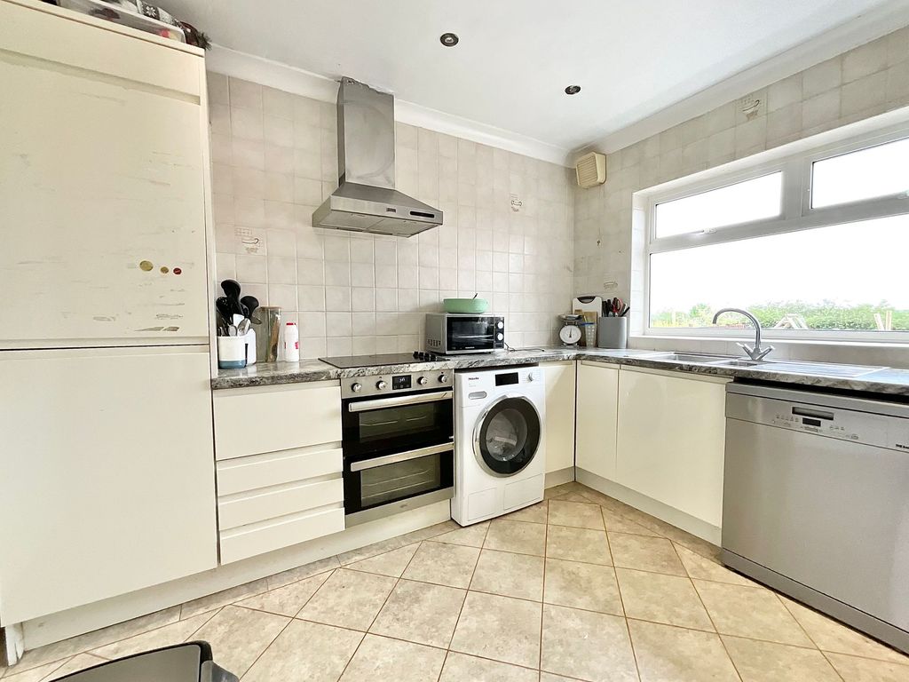 Property photo 2 of 27