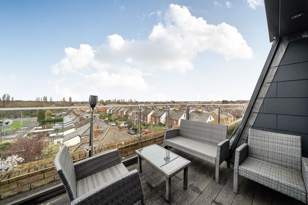 Property photo 2 of 13