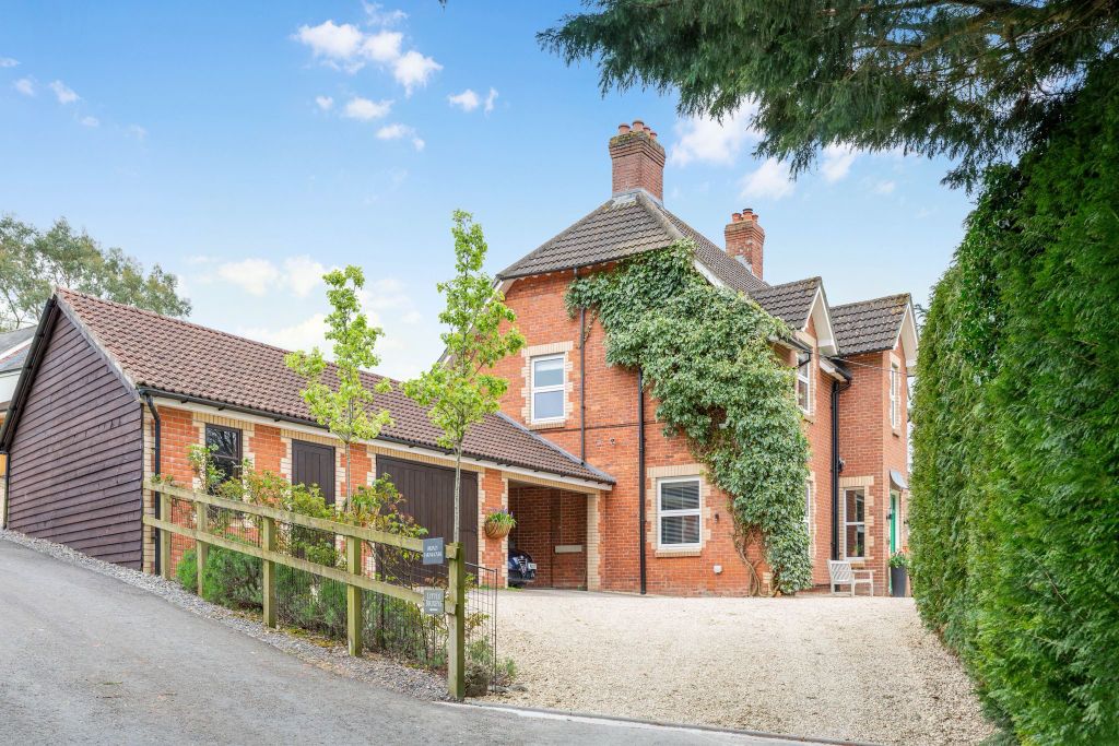 Property photo 1 of 22