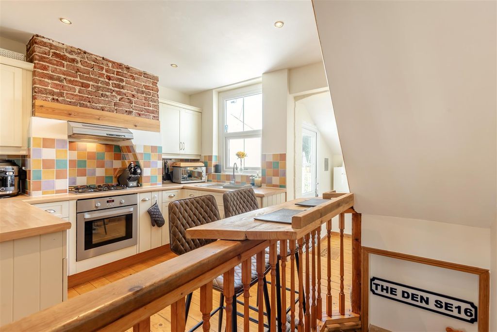 Property photo 2 of 16 8684047-Interior03.Jpg