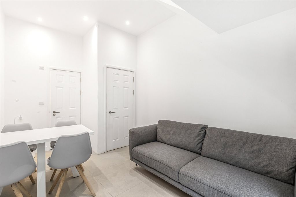 Property photo 3 of 12 Picture No. 02