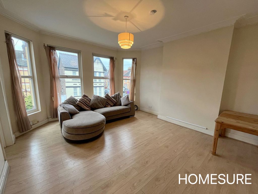 Property photo 2 of 6 95913C9A-B2Fd-4B72-9006-788846104A2F