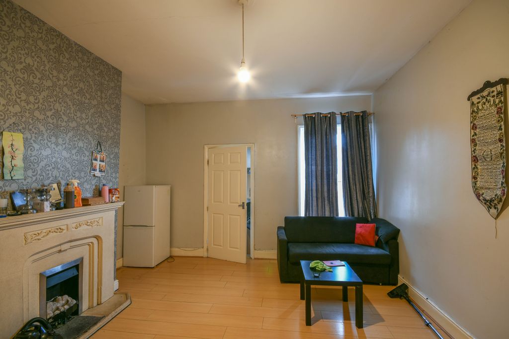 Property photo 2 of 23