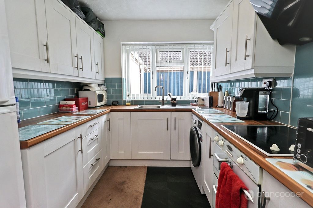 Property photo 2 of 17 4468242