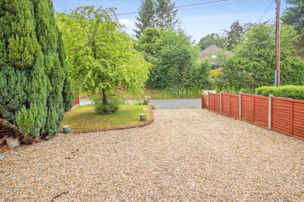 Property photo 2 of 22 Front Garden