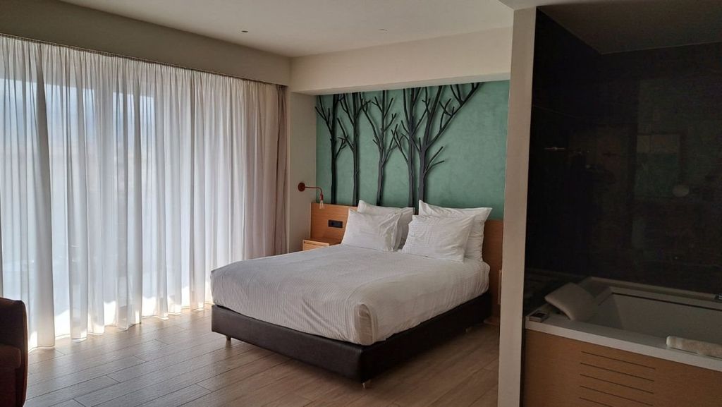 Property photo 1 of 33 Hotel, 2300 Sq, For Sale