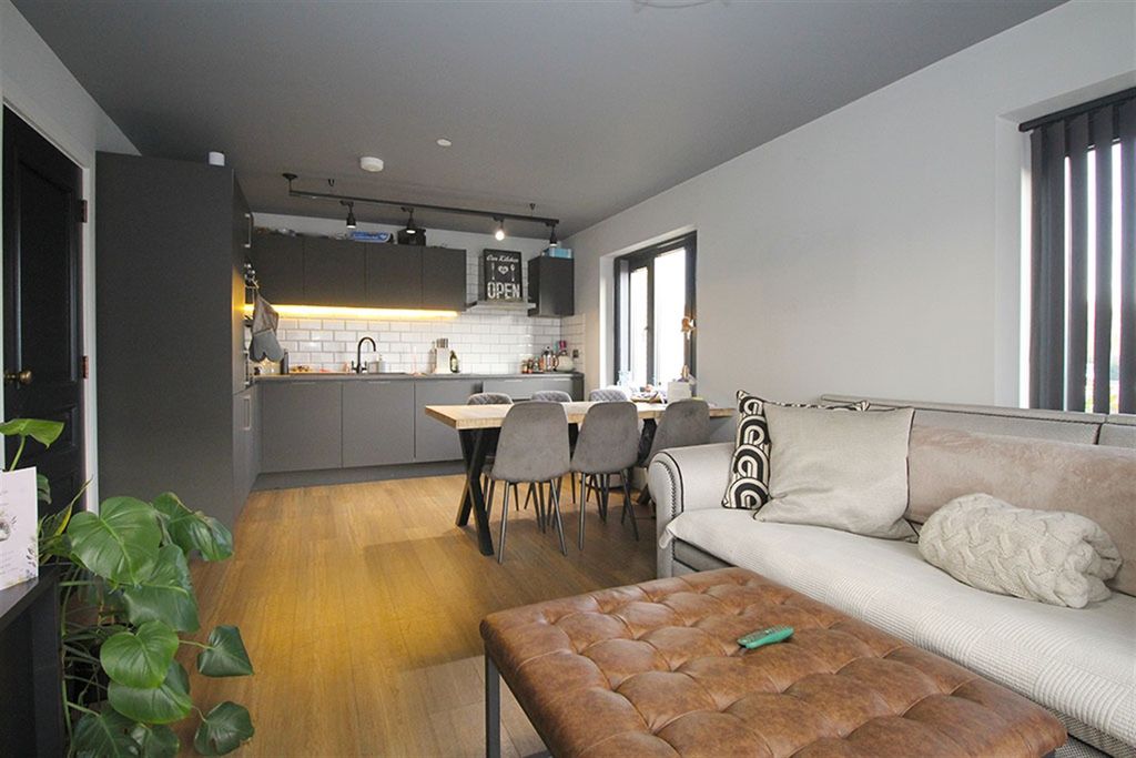 Property photo 1 of 19 (Email)