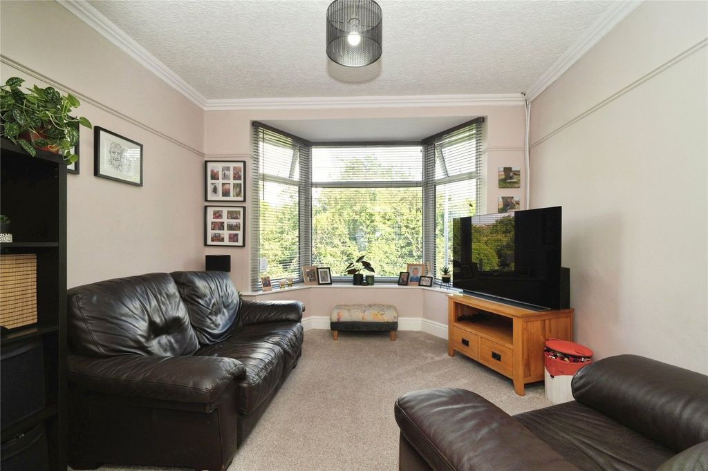 Property photo 3 of 18 Living Room
