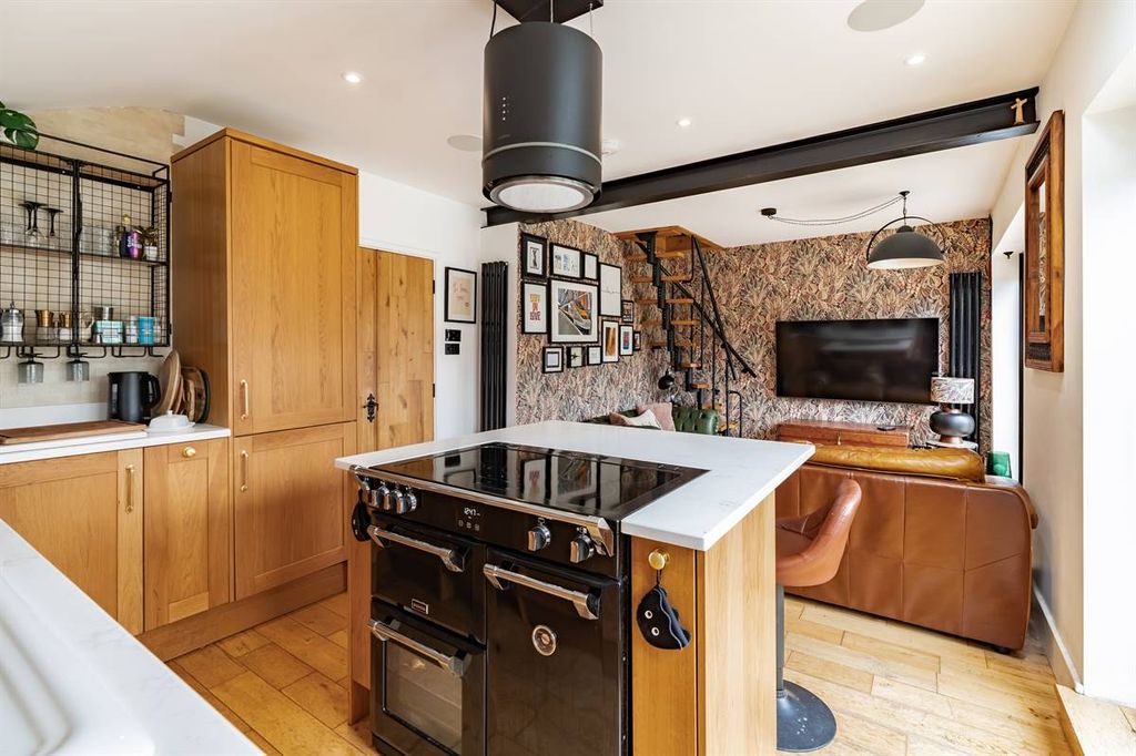 Property photo 2 of 30