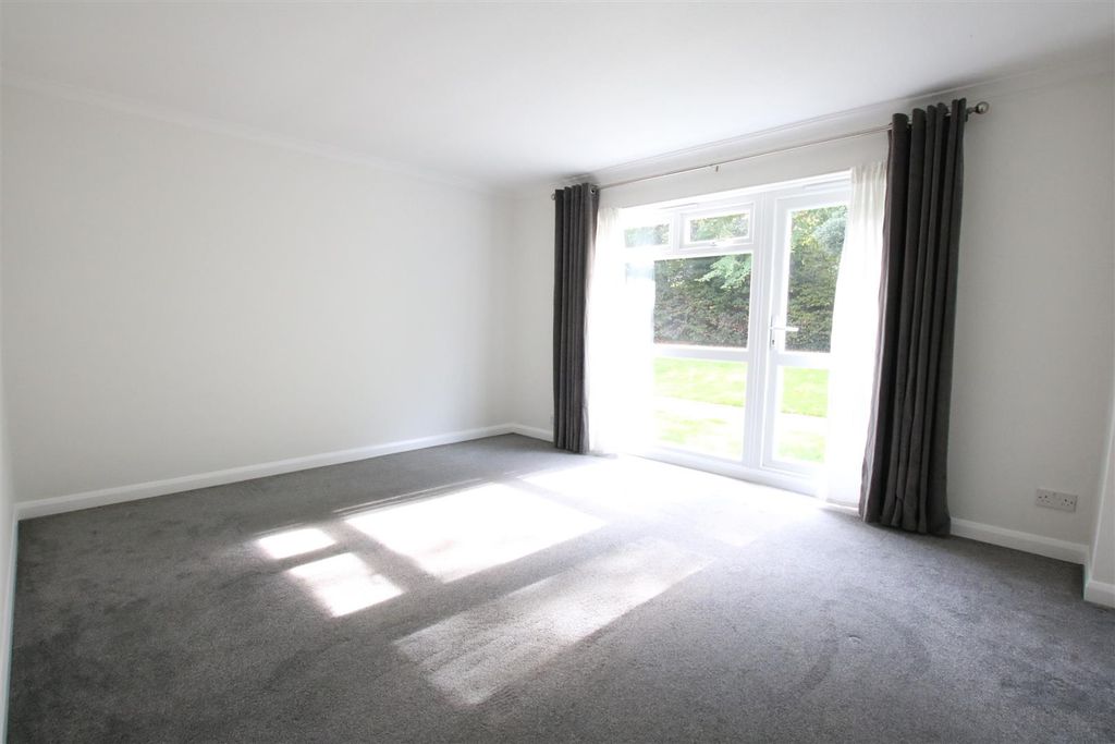 Property photo 2 of 7 Living Room.Jpg