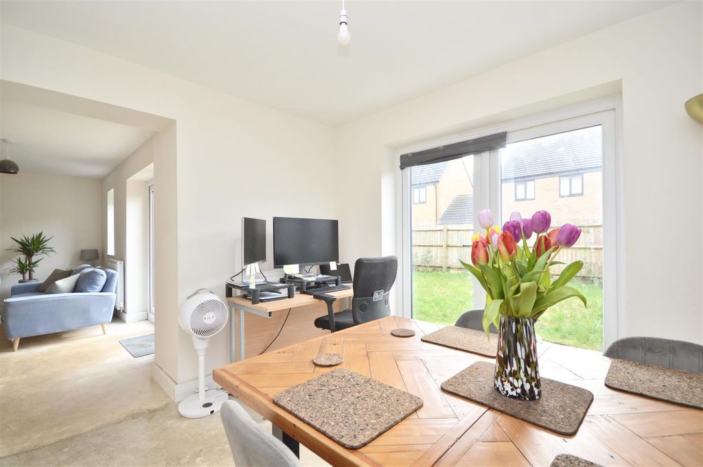 Property photo 3 of 17 Dining Room