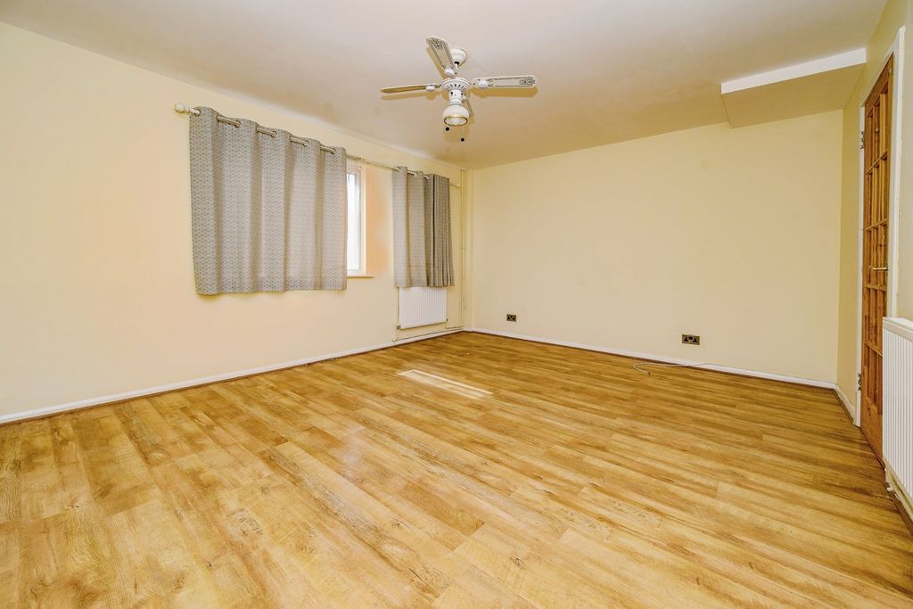 Property photo 3 of 13 Photo