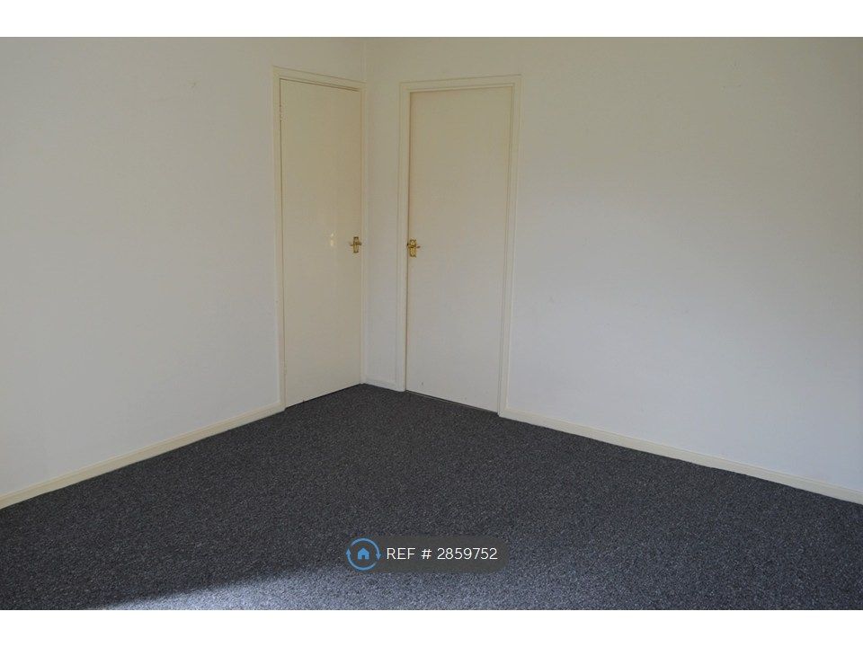 Property photo 3 of 12 Lounge