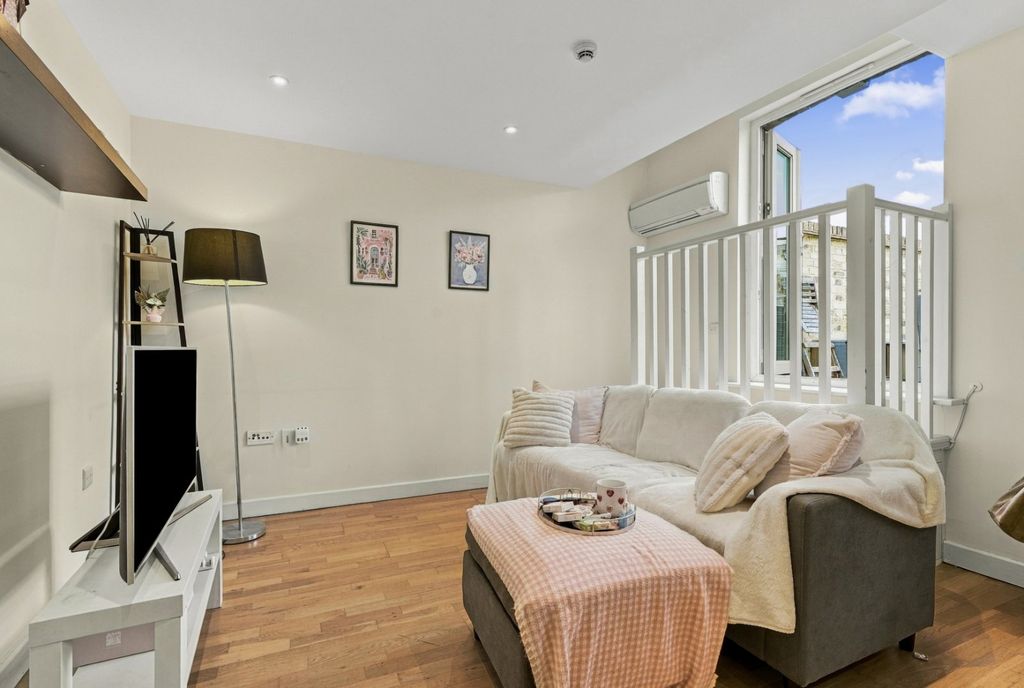 Property photo 1 of 9 Reception Room