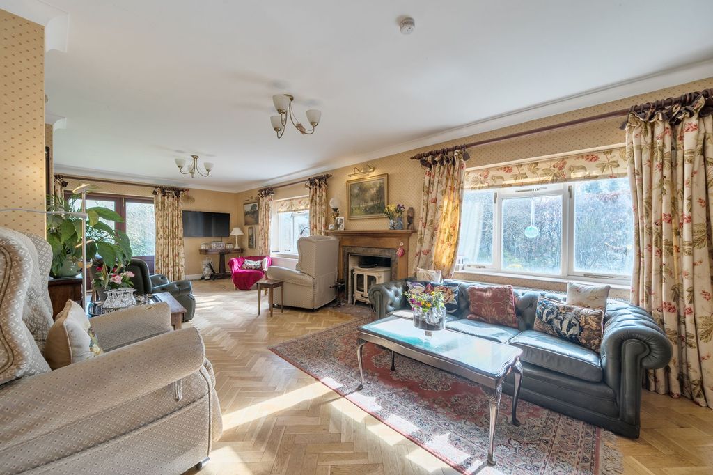 Property photo 2 of 20