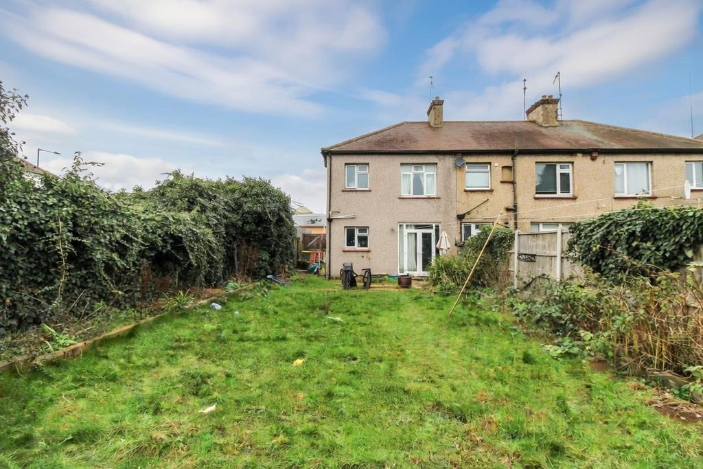 Property photo 2 of 12 Garden