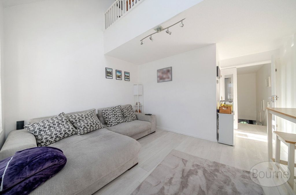 Property photo 2 of 18 Picture No. 11