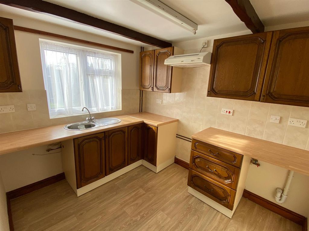 Property photo 3 of 14 Kitchen.Jpg