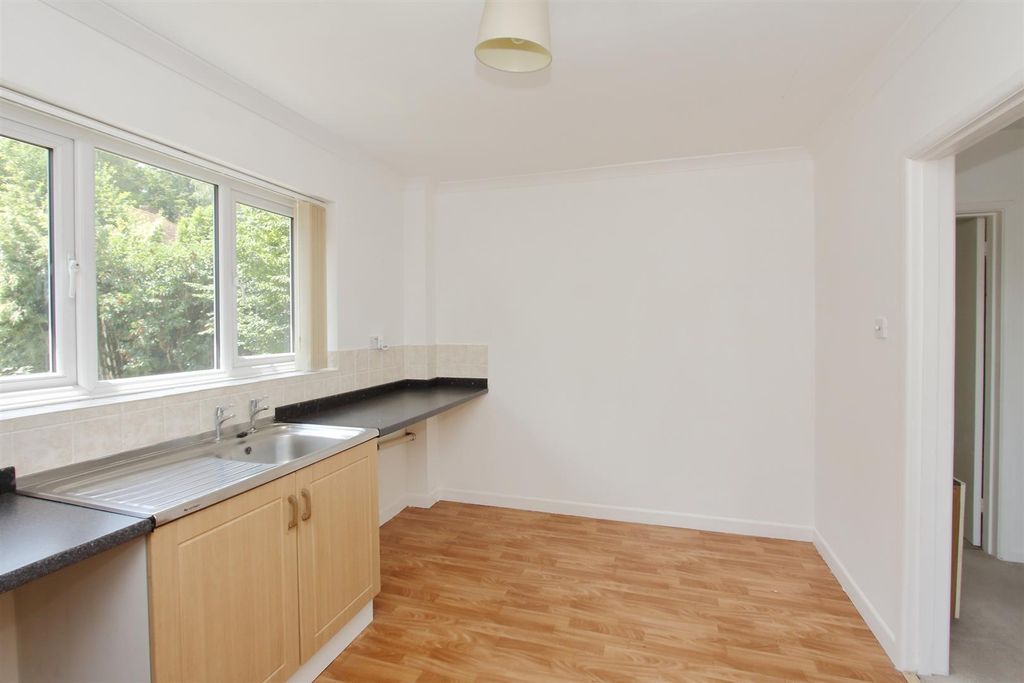 Property photo 3 of 12 Flat 2 Church Road (6).Jpg