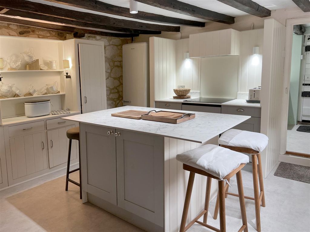Property photo 3 of 40 Kitchen.Jpg