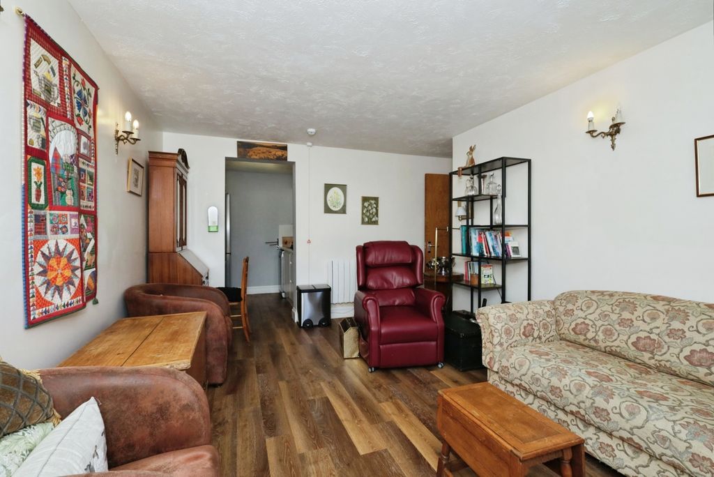 Property photo 3 of 20 Pbox-Img.Jpg