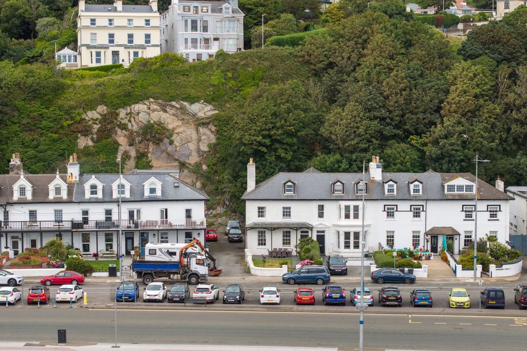 Property photo 2 of 26