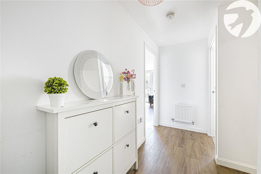 Property photo 2 of 15 Entrance Hall