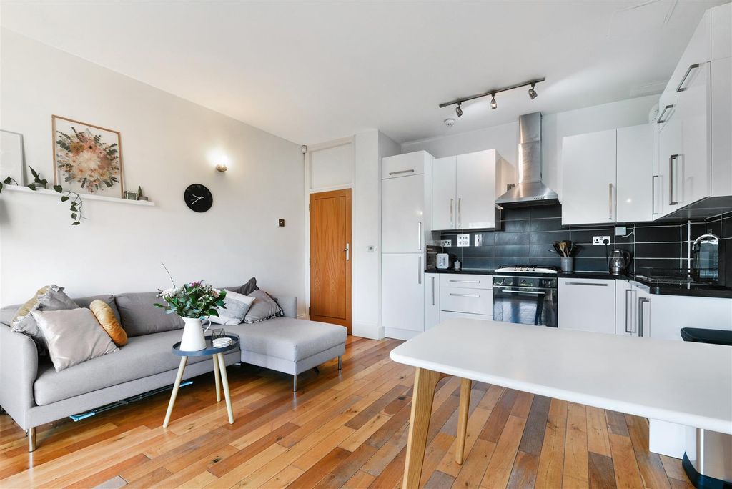 Property photo 3 of 12