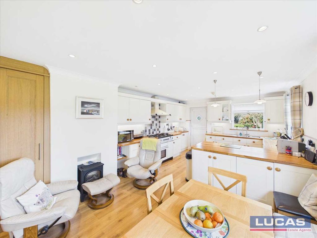 Property photo 2 of 30