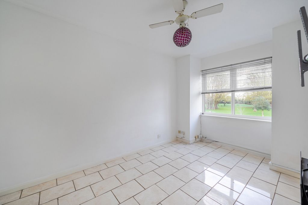 Property photo 3 of 10 1425784-4-69B0510...