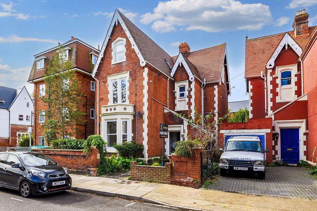 Property photo 1 of 7 Flat 3 Mayfair Court, 9 St. Andrews Road, Southsea Po5 1Ep