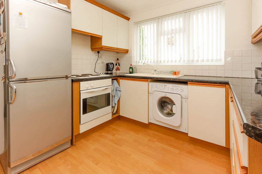 Property photo 2 of 12 Kitchen