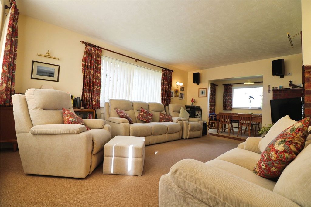 Property photo 3 of 33 Picture No. 27