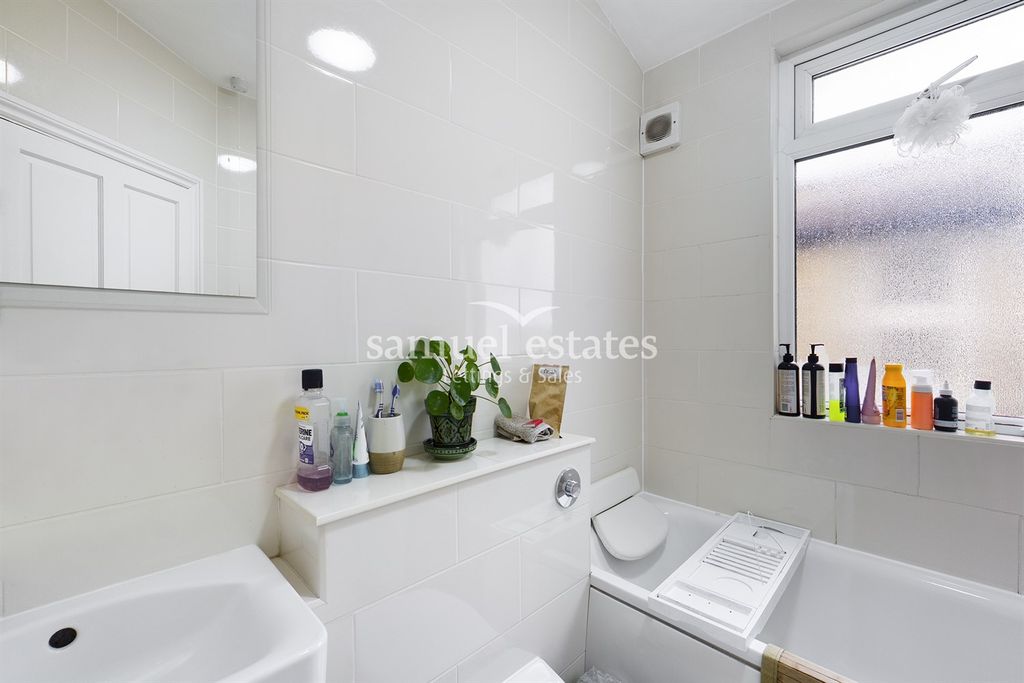 Property photo 3 of 7 Bathroom