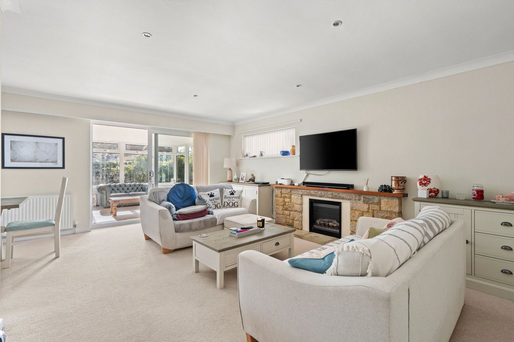 Property photo 2 of 29 Lounge