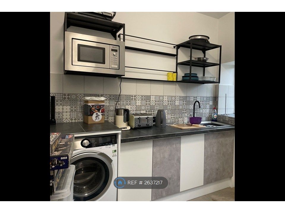 Property photo 3 of 12 Kitchen