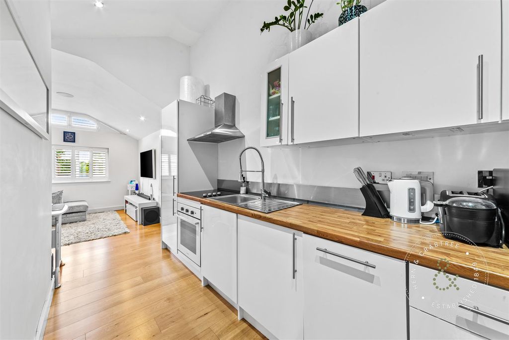 Property photo 2 of 13 Penarth-Road-10.Jpg