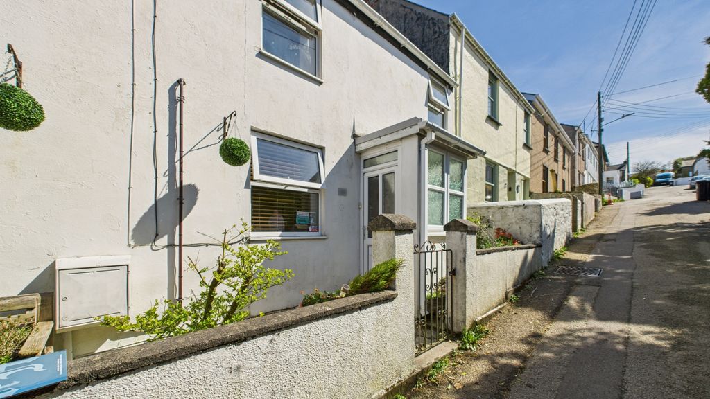Property photo 1 of 14 3 Bedroom Mid Terraced House For Sale