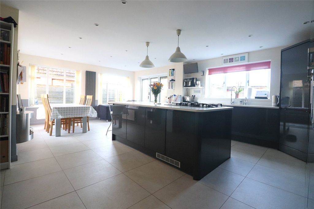 Property photo 3 of 37 Picture No. 08