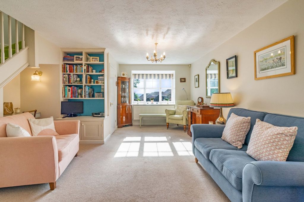 Property photo 2 of 13 Lounge