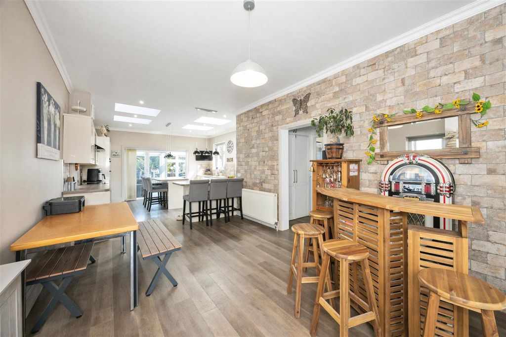 Property photo 2 of 15 Kitchen/Dining Room