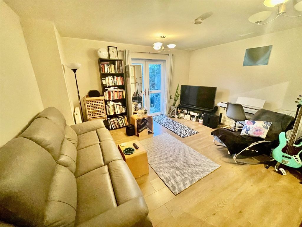 Property photo 3 of 16 Picture No. 03