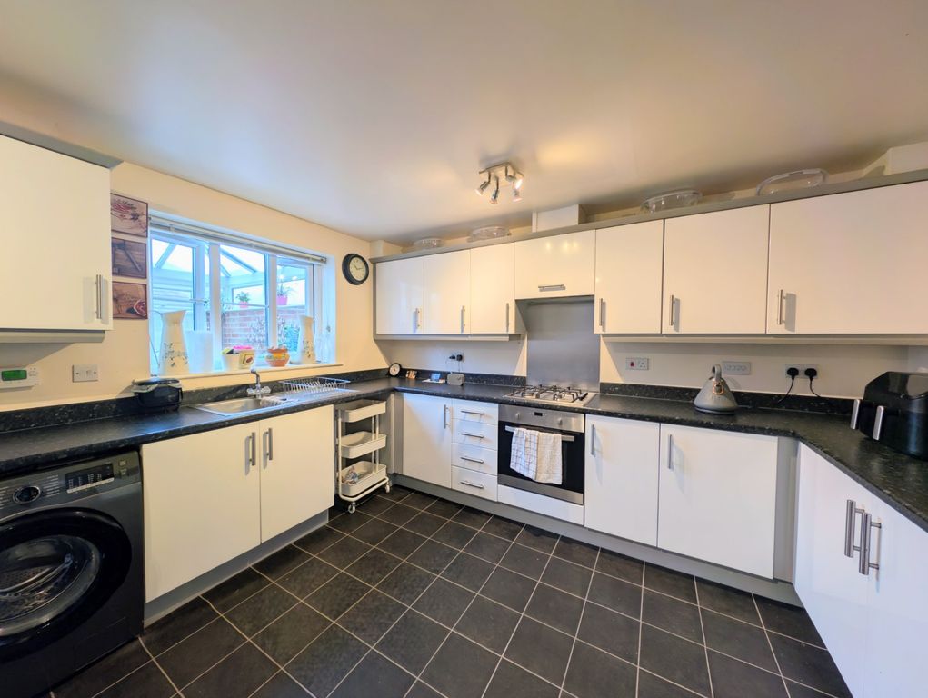 Property photo 2 of 26 Picture No. 76